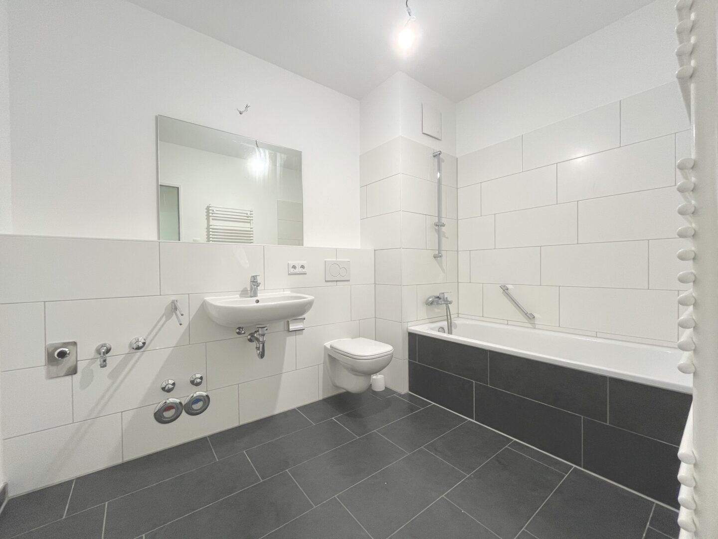 Bad mit Badewanne
