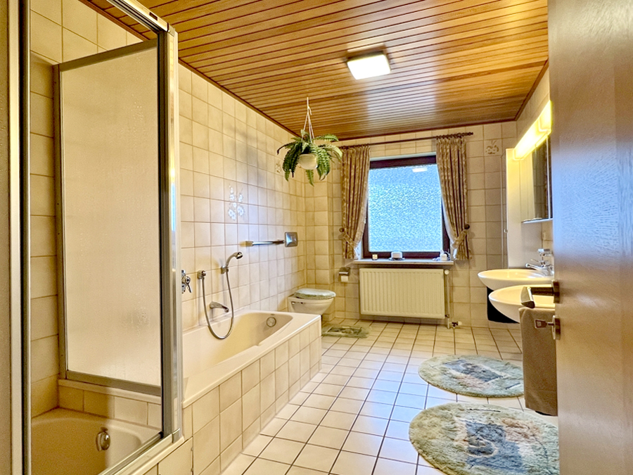 Badezimmer EG