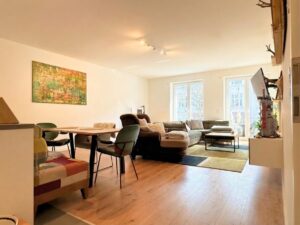 Wohnbereich (Bild wurde mit Hilfe von Künstlicher Intelligenz optimiert.)