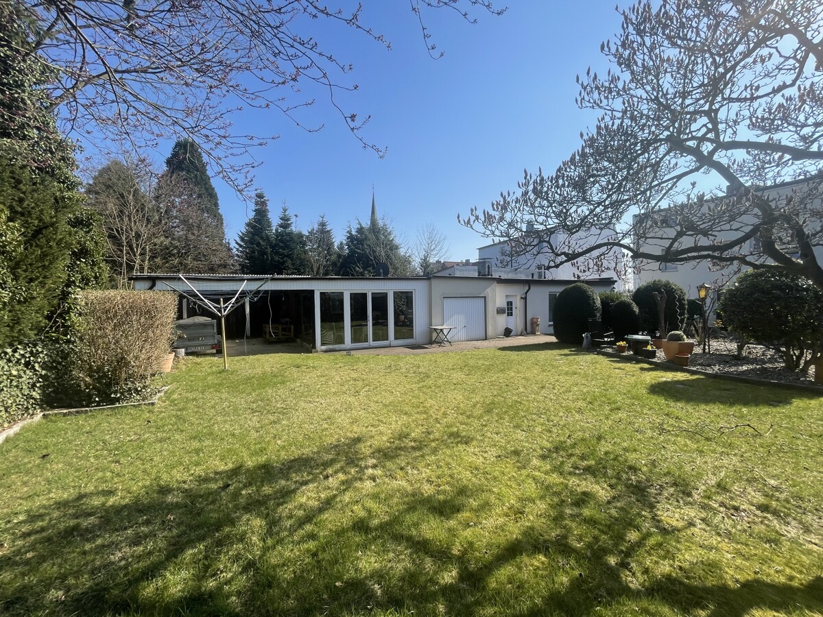 Garten und Nebengebäude