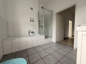 Badezimmer Ansicht 1