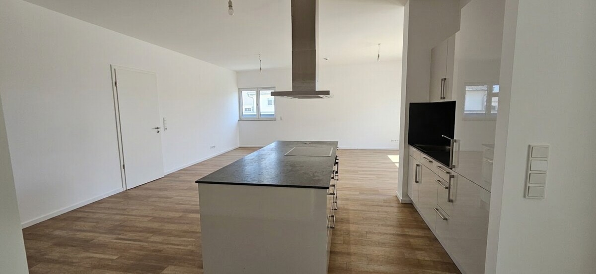 Einbauküche Bild wurde mit Hilfe von Künstlicher Intelligenz optimiert