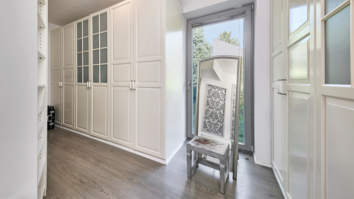 Schlafzimmer mit Ankleide, OG