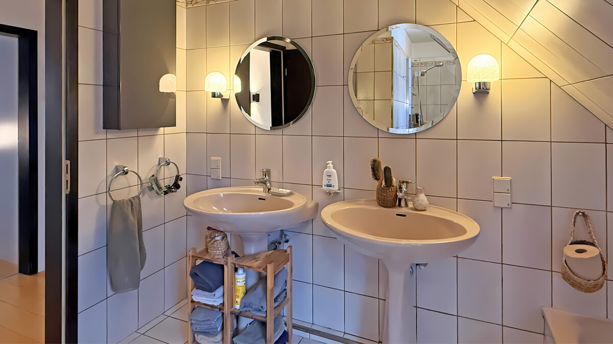 Badezimmer (Dachgeschoss)