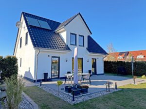 Rückansicht mit Terrasse