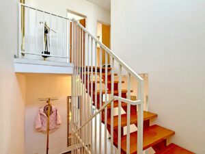 Treppenaufgang zum Obergeschoss