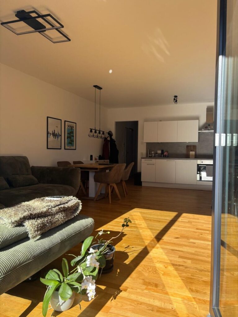 Wohnzimmer mit EBK