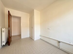 Küche mit Speisekammer