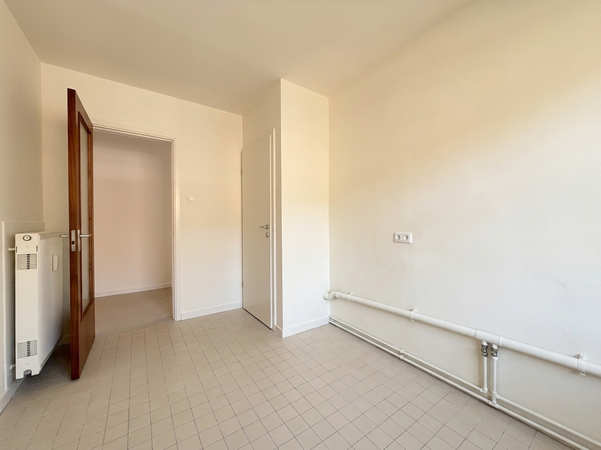 Küche mit Speisekammer