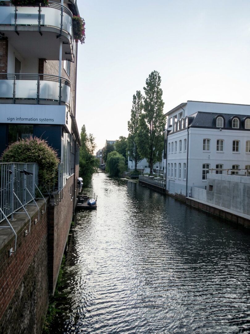 Lage am Kanal