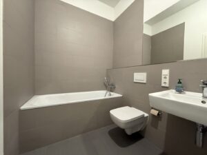 Bad mit Wanne & Dusche