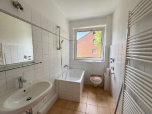Bad mit Badewanne
