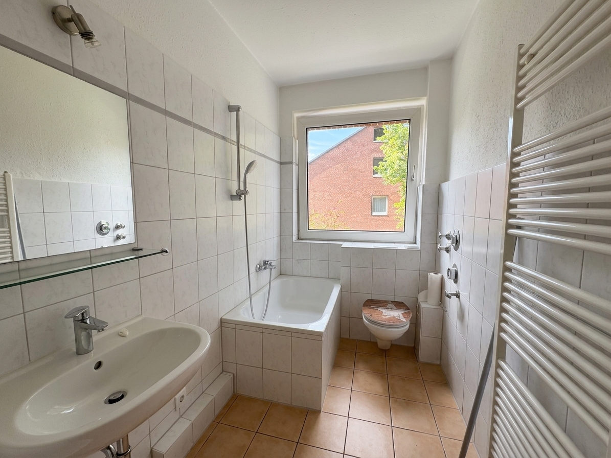 Bad mit Badewanne