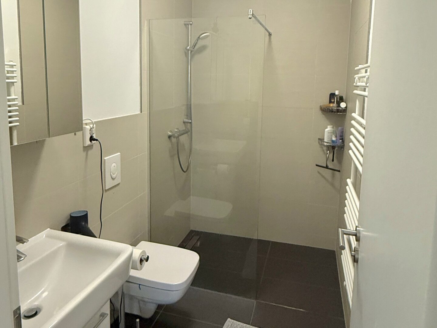 Badezimmer mit Dusche