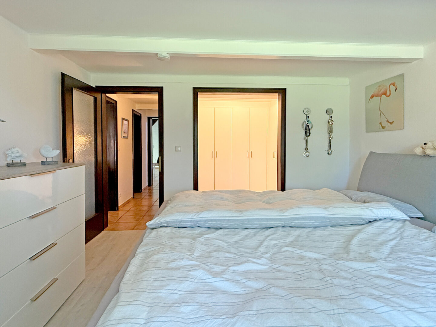 Schlafzimmer mit begehbarem Kleiderschrank