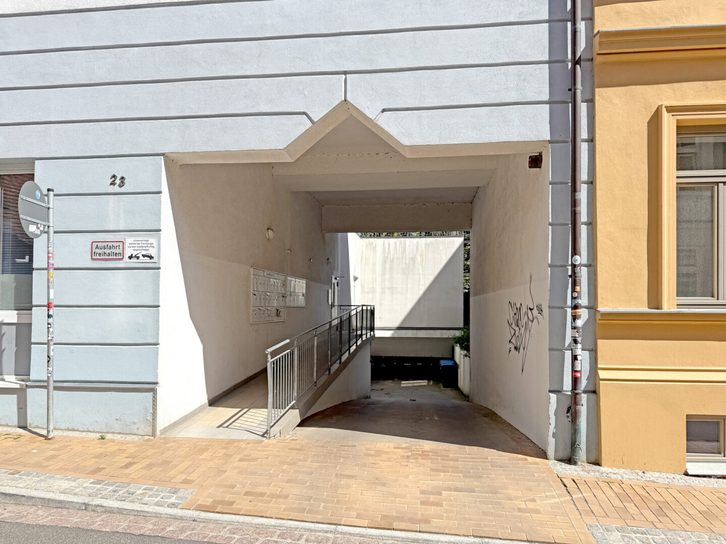Tiefgaragenzufahrt