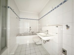 Bad mit Wanne & Dusche