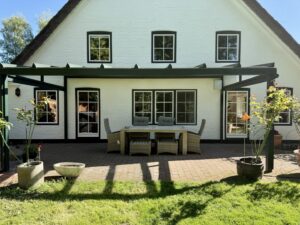 Überdachte Südterrasse