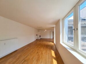 Essbereich/Durchgang zum Wohnzimmer