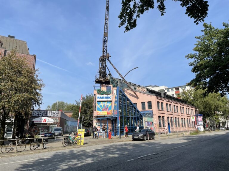 Straßenzug mit Altbauten in Hamburg-Ottensen