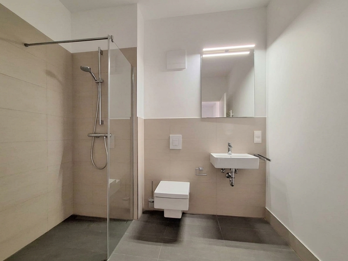 Beispielbild Duschbadezimmer