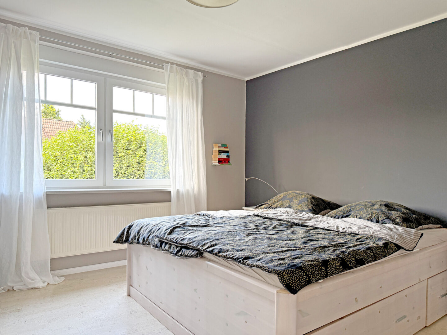 Schlafzimmer 1