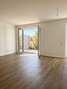 Wohnzimmer-mit-Balkon-anderer-Winkel - KI-generiert