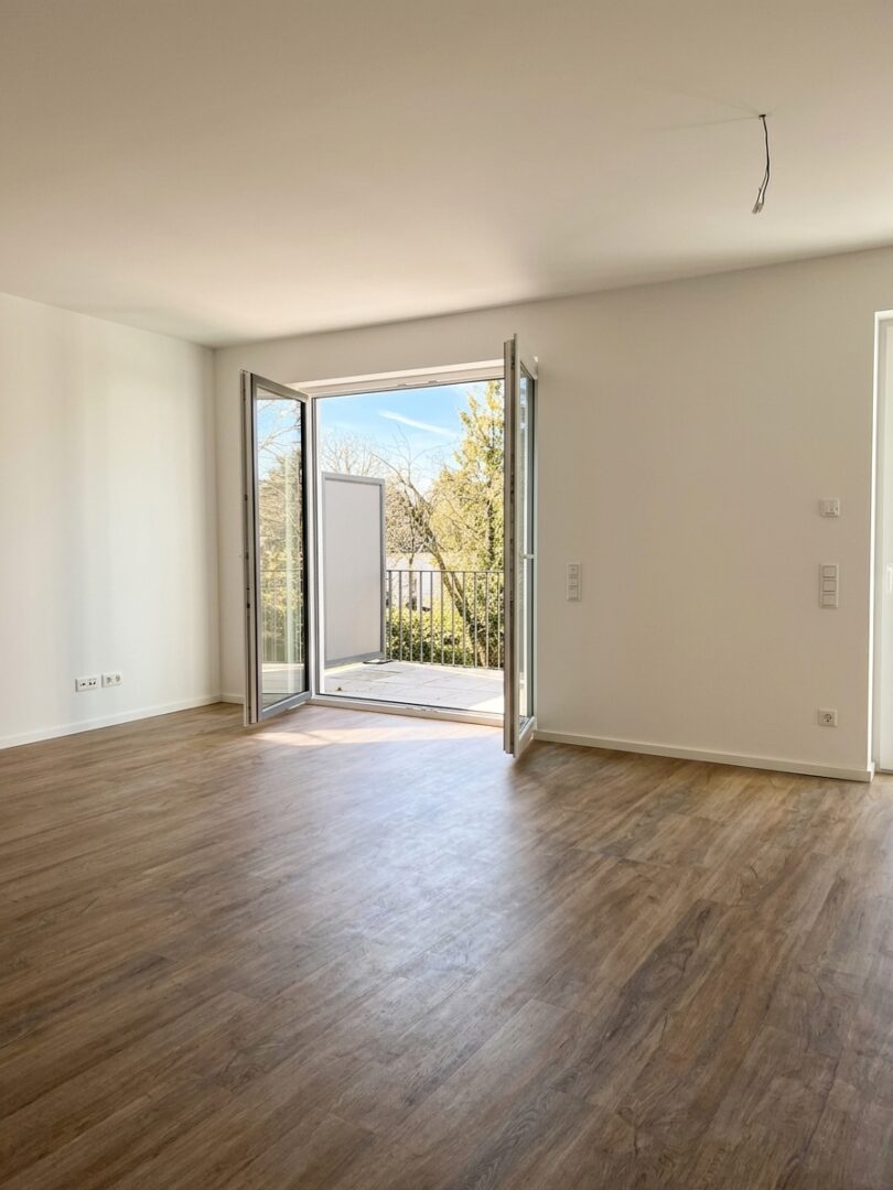 Wohnzimmer-mit-Balkon-anderer-Winkel - KI-generiert