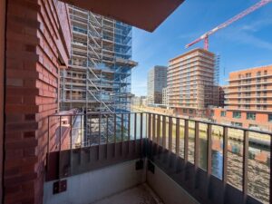 Balkon mit Blick auf den Baakenhafen