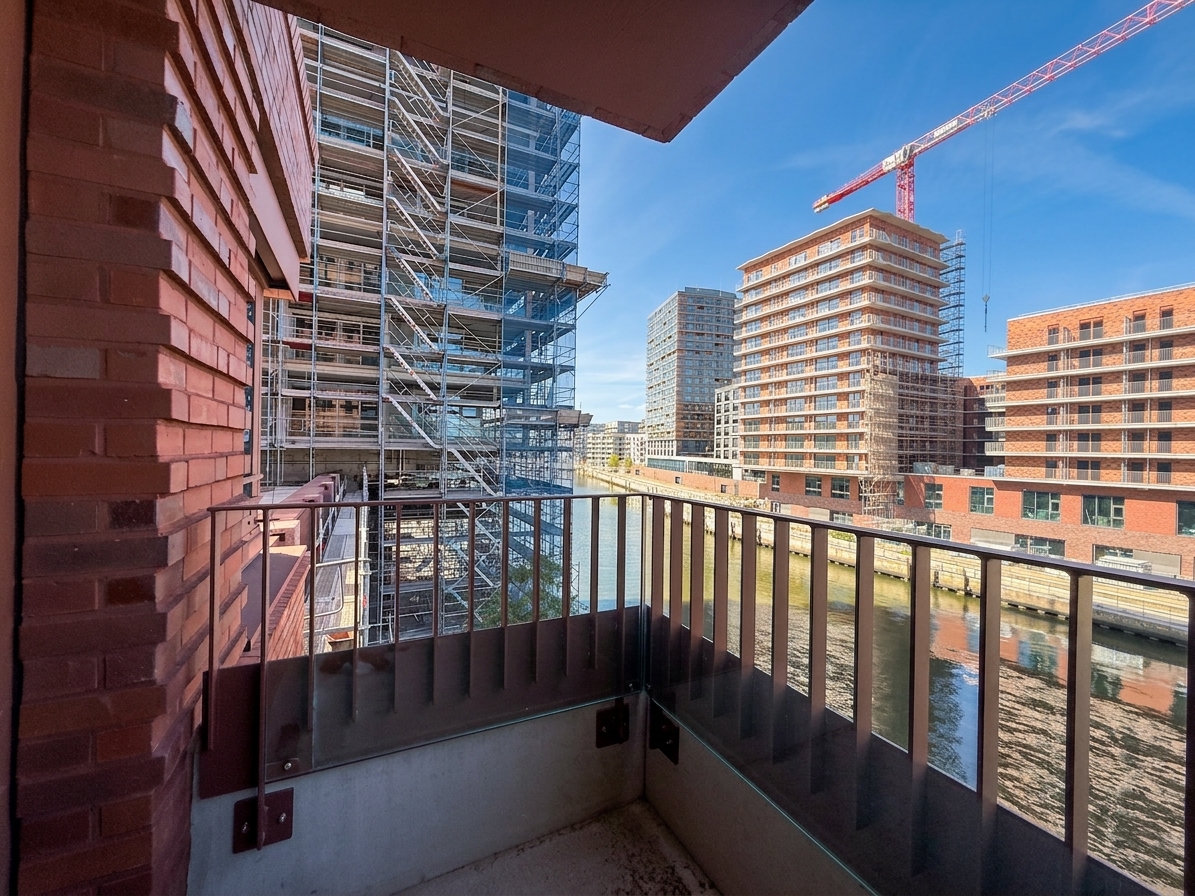 Balkon mit Blick auf den Baakenhafen