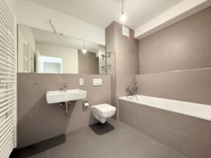 Bad mit Badewanne - KI generiert