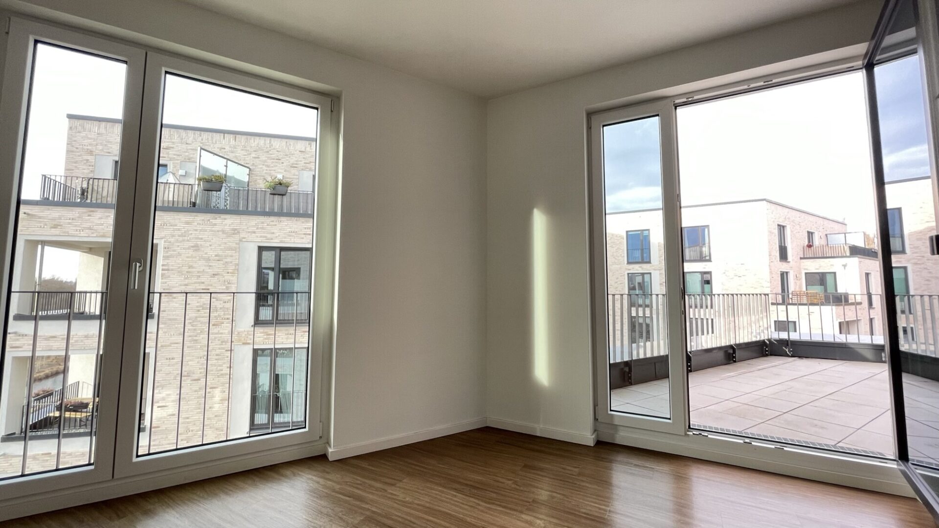 Wohnzimmer + Balkon