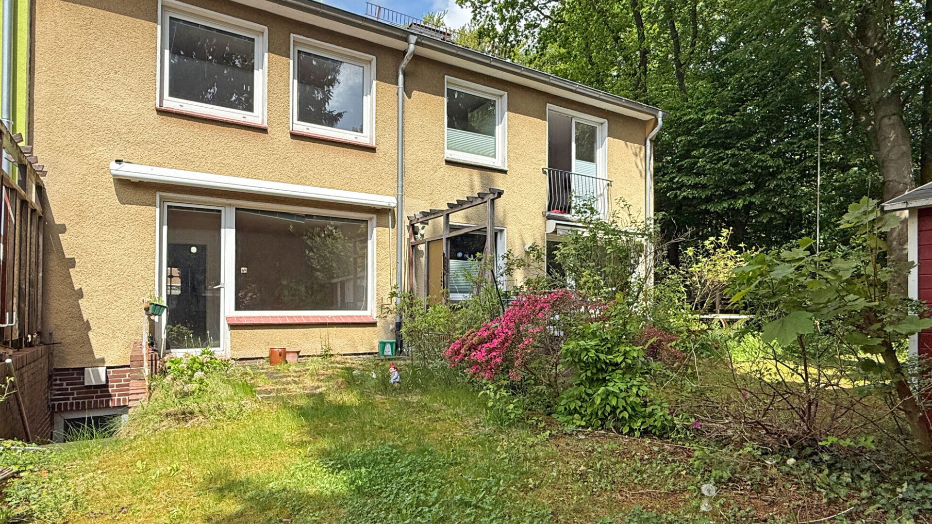 Garten (Blick zur Terrasse)