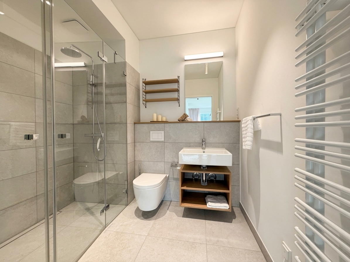 Bad mit Dusche - KI-generiert
