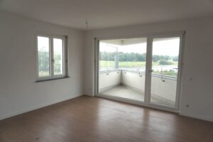 Küche_Wohnzimmer mit Zugang zum Balkon