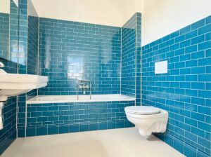 Badezimmer mit badewanne