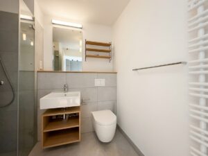 Beispiel Bad mit Dusche - KI-generiert