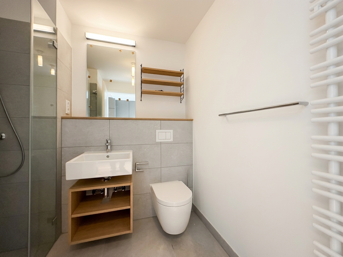 Beispiel Bad mit Dusche - KI-generiert