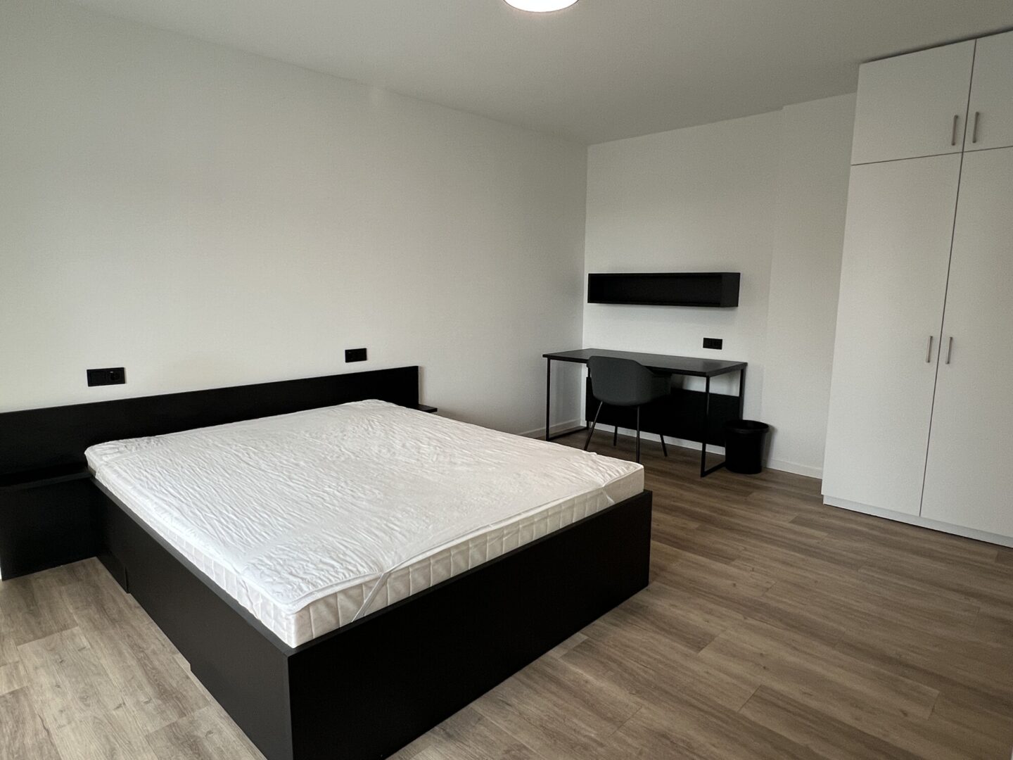 Schlafzimmer (2)