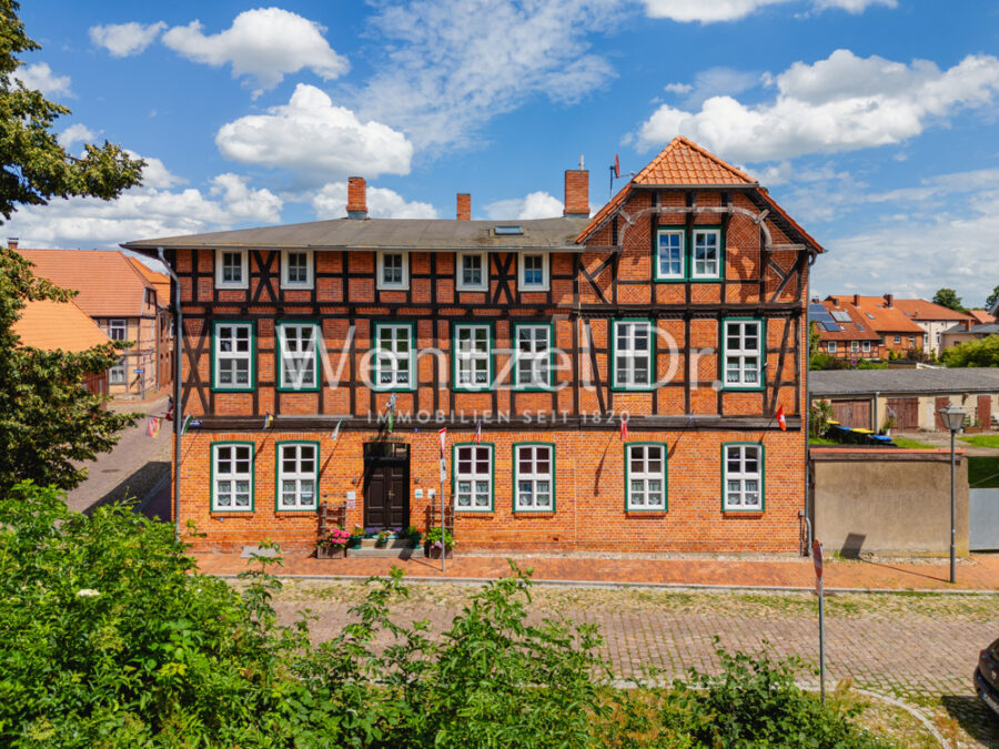 PROVISIONSFREI für Käufer – Mehrfamilienhaus in der Dömitzer Altstadt - Außenansicht