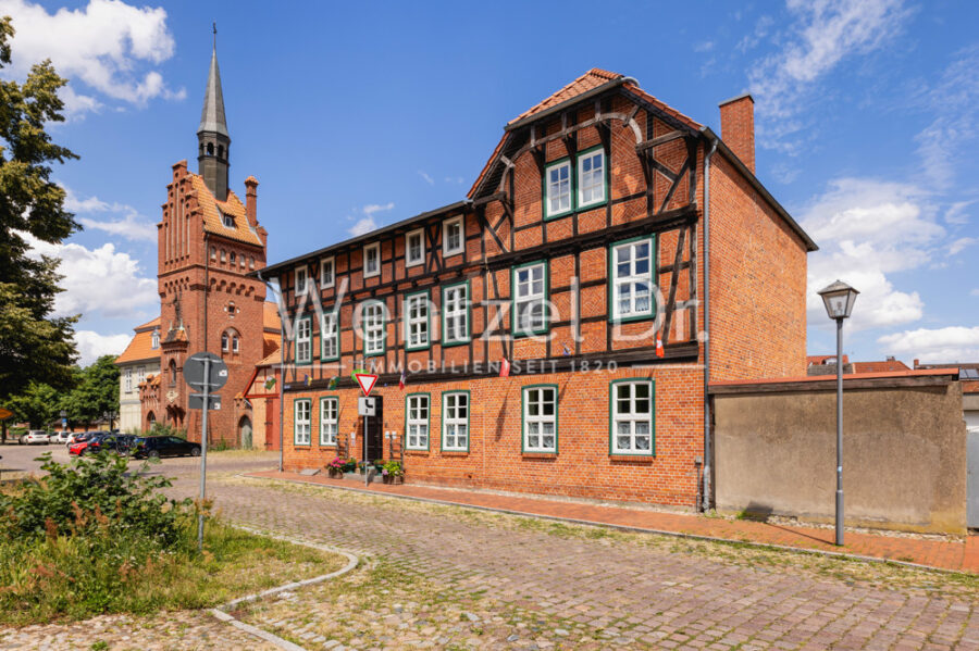 PROVISIONSFREI für Käufer – Mehrfamilienhaus in der Dömitzer Altstadt - Außenansicht