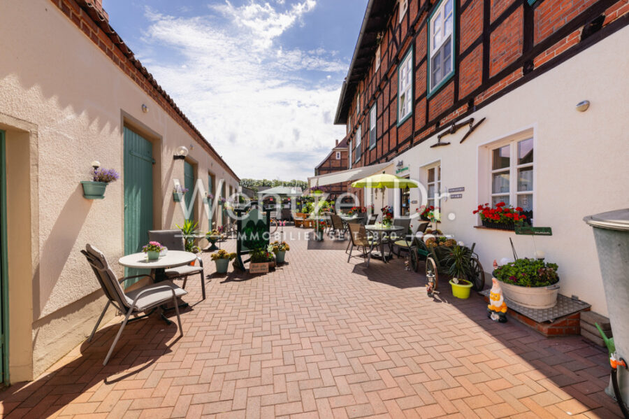 PROVISIONSFREI für Käufer – Mehrfamilienhaus in der Dömitzer Altstadt - Terrasse