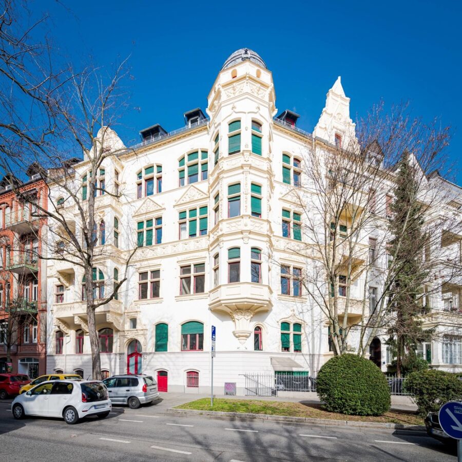 Provisionsfrei für Käufer - Große charmante Altbauwohnung mit sensationellem Blick über Wiesbaden - Hausansicht