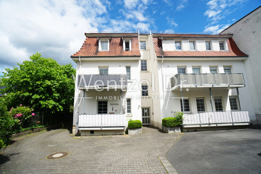 Helle Wohnung mit Balkon, Keller und Stellplatz im Herzen Eltvilles - Rückansicht