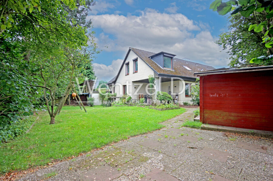 PROVISIONSFREI für Käufer – Großzügiges Zweifamilienhaus mit Vollkeller in schöner Glinder Wohnlage - Außenansicht