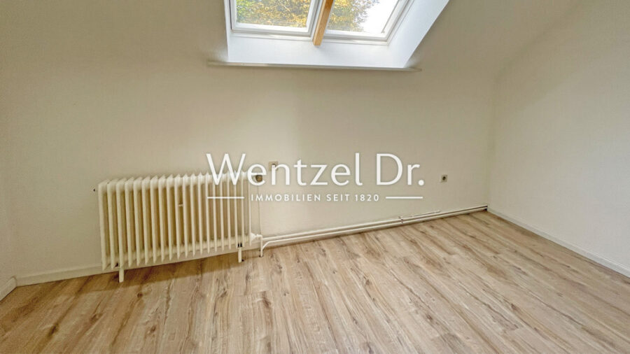 PROVISONSFREI für Käufer - Einfamilienhaus mit 2 Einliegerwohnungen und viel Potenzial! - Zimmer 3 (Wohneinheit 1)