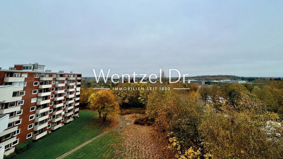 Schöne 2-Zimmer Eigentumswohnung, mit großzügigem Balkon in Kiel! - Balkon mit Blick ins Grüne