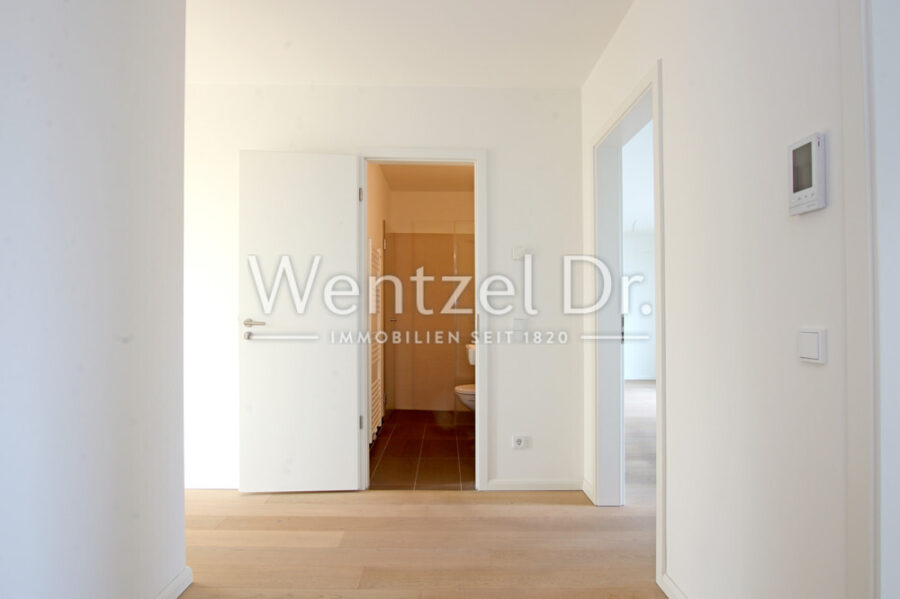 PROVISIONSFREI FÜR KÄUFER - Neubau 4-Zimmer-Wohnung mit TG-Stellplatz - Eingangsbereich