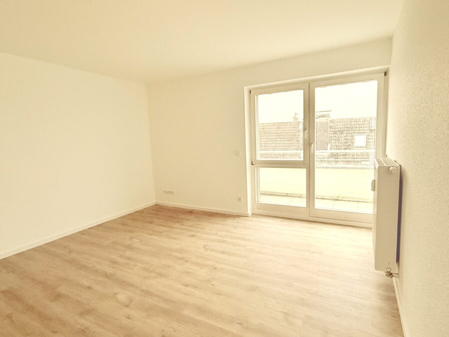 Tolle 2 ZKB mit Balkon in Walluf - Erstbezug nach Sanierung - Wohnzimmer