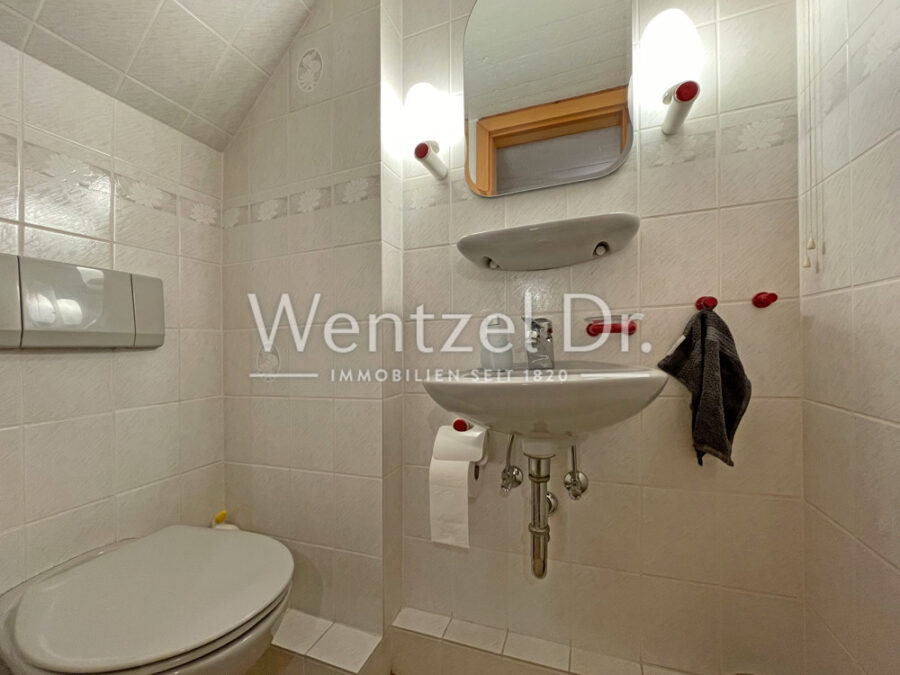 PROVISIONSFREI für Käufer - modernisiertes Reihenhaus in beliebter Lage - WC im Untergeschoss